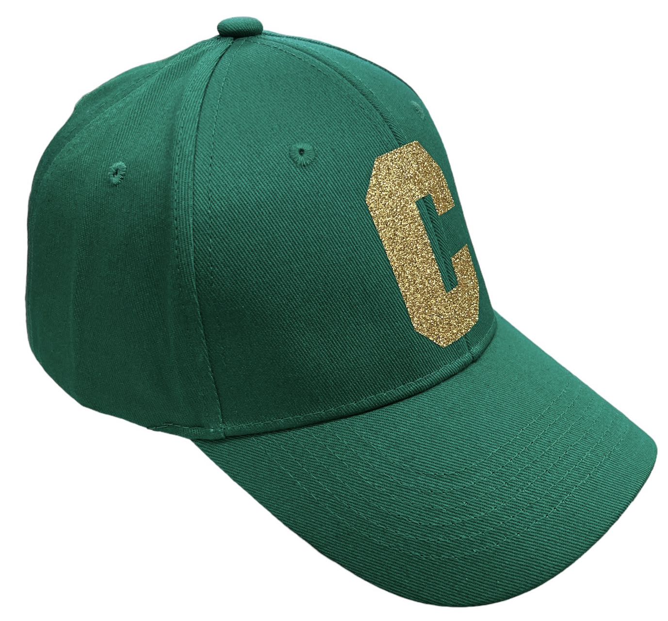 Casquette initiale “C” paillettes dorée