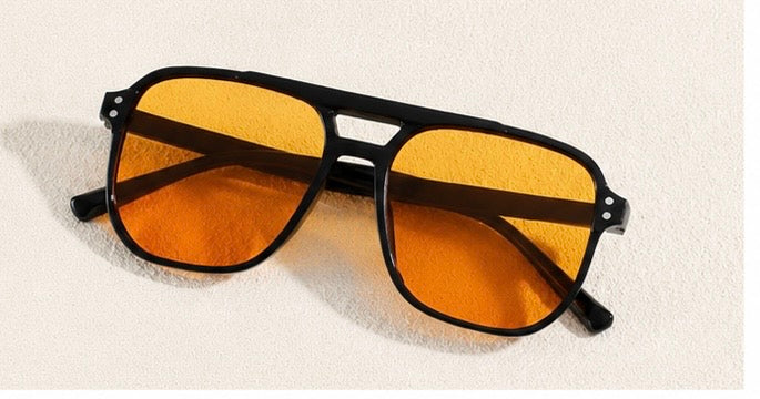 Lunettes de Soleil Mixte – Monture Noire & Verres Colorés