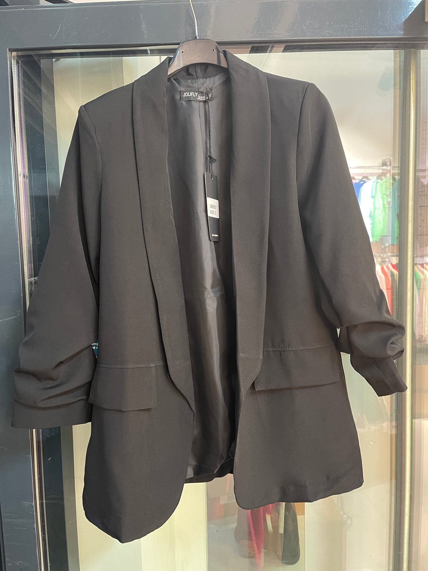 Blazer chic & intemporel 🤍
La pièce incontournable de ton dressing