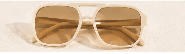 Lunettes de Soleil Mixte – Monture Noire & Verres Colorés