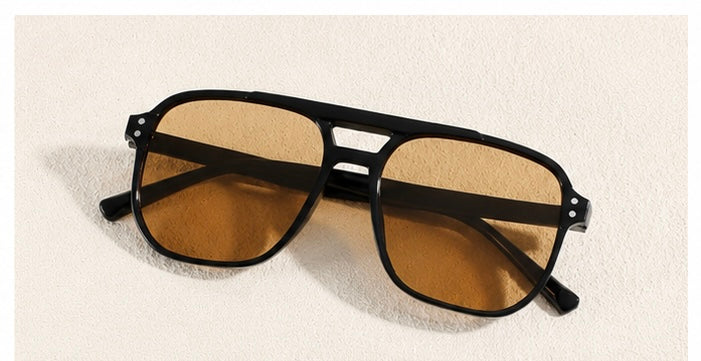 Lunettes de Soleil Mixte – Monture Noire & Verres Colorés