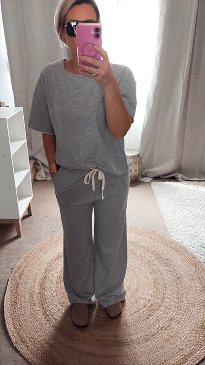T-shirt et pantalon Kaki ,Gris et Noir