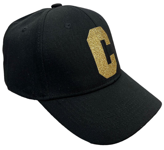 Casquette initiale “C” paillettes dorée
