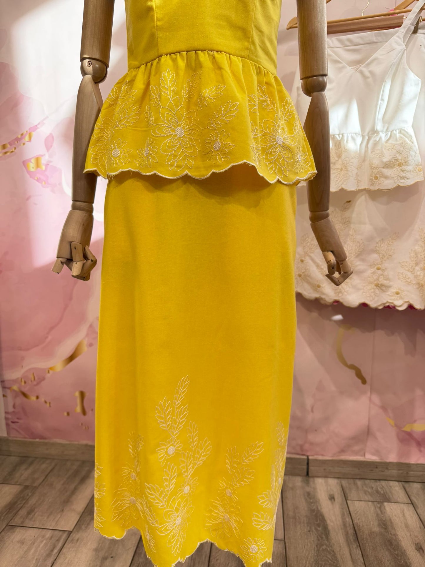 Robe Longue Brodée Peplum – Soleil