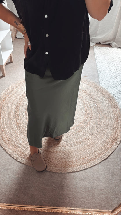 Jupe Satiné Coupe Légèrement Évasé Kaki, Noir et beige