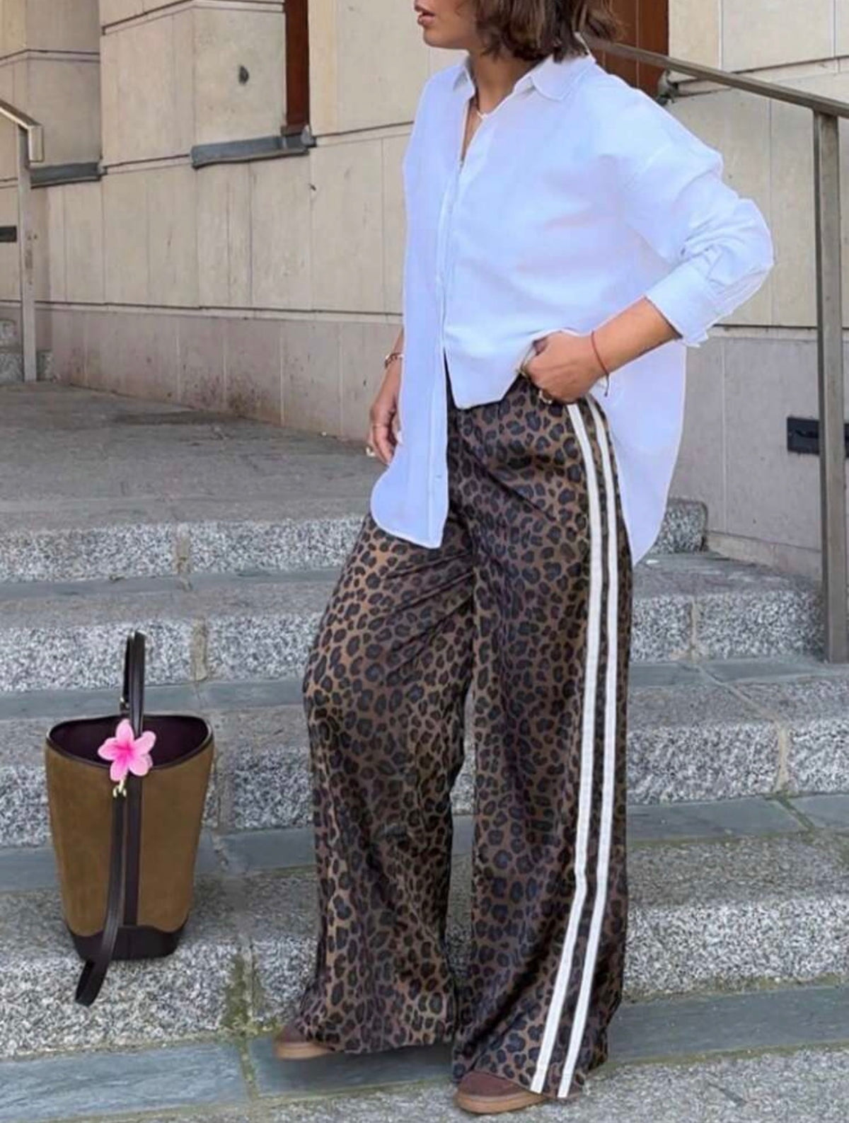 Pantalon Large Léopard à Bandes Latérales