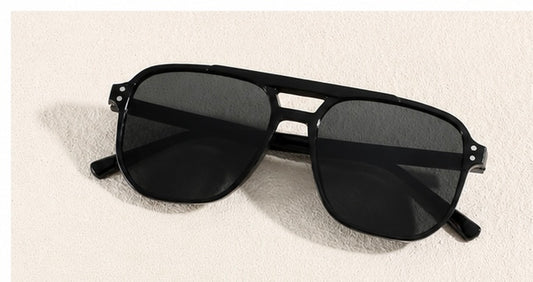 Lunettes de Soleil Mixte – Monture Noire & Verres Colorés