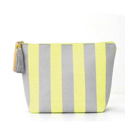 Pochette rayée femme colorée avec pompon