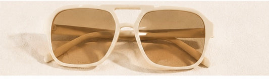 Lunettes de Soleil Mixte – Monture Noire & Verres Colorés