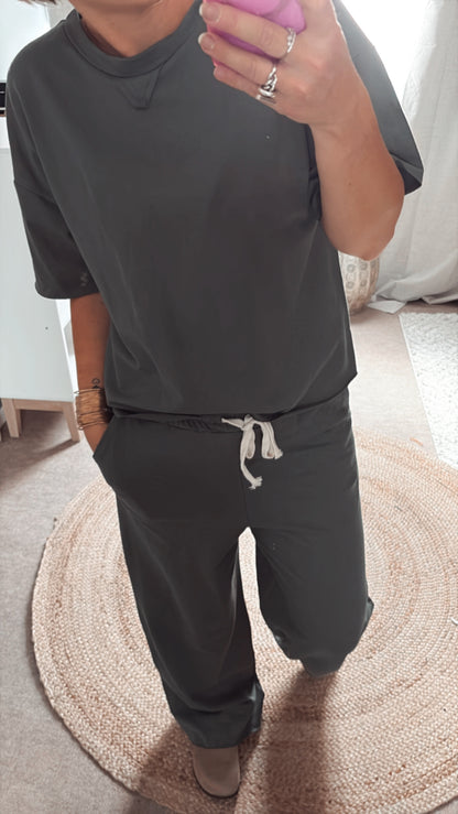 T-shirt et pantalon Kaki ,Gris et Noir