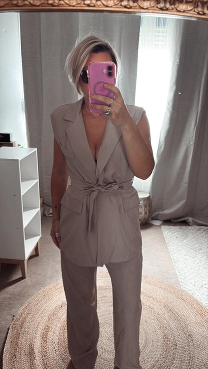 Ensemble Blazer Sans Manche dispo en noir et beige