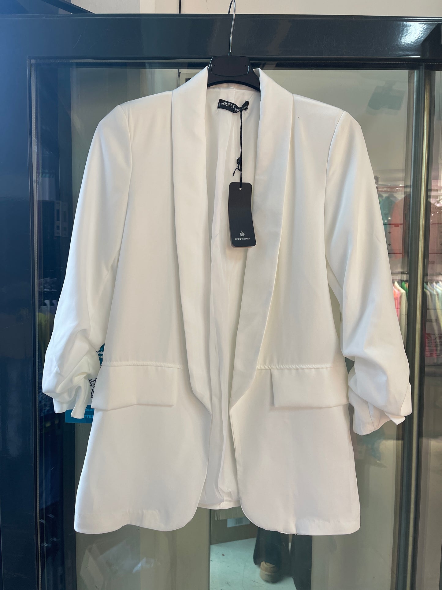 Blazer chic & intemporel 🤍
La pièce incontournable de ton dressing