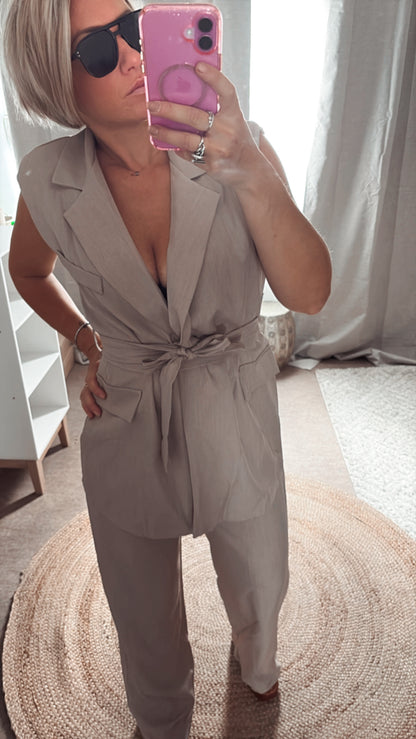 Ensemble Blazer Sans Manche dispo en noir et beige