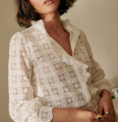 Blouse Romantique en Dentelle – Écru