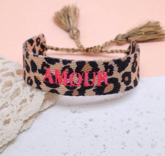 Bracelet brodé “AMOUR” léopard – Bracelet tendance