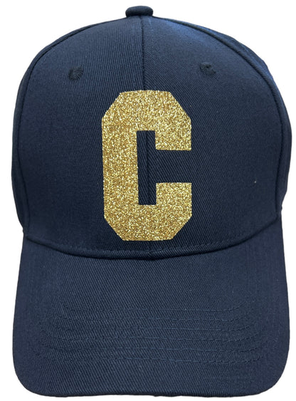 Casquette initiale “C” paillettes dorée