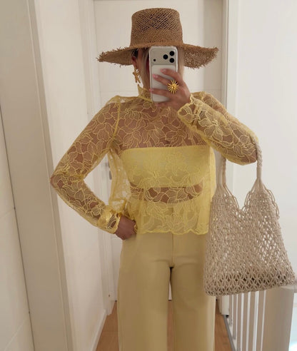 Blouse dentelle dos ouvert – Élégance intemporelle