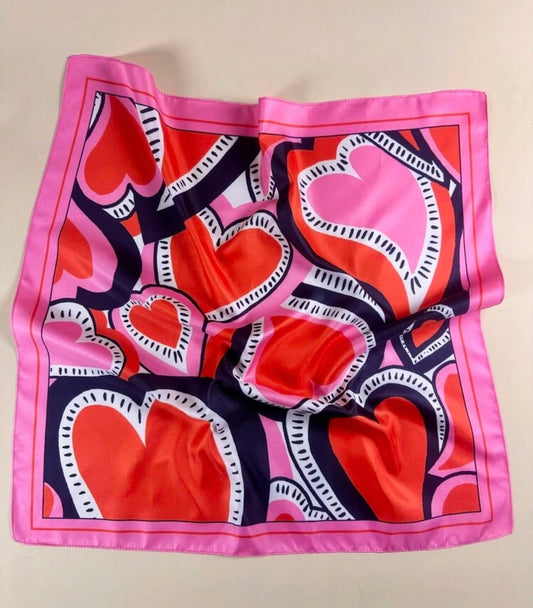 Foulard imprimé cœurs – Carré tendance et élégant