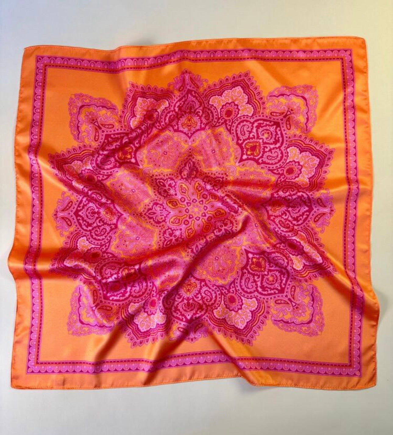 Foulard carré imprimé – Foulard tendance et élégant