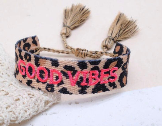 Bracelet brodé “Good Vibes” léopard – Bracelet tendance