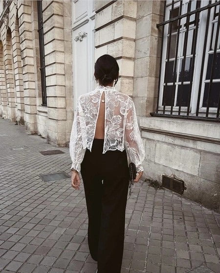 Blouse dentelle dos ouvert – Élégance intemporelle
